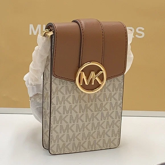 NWT MICHAEL KORS CARMEN SMALL NORTH SOUTH PHONE XBODY VANILLA/BROWN SIGNATURE - Picture 2 of 9